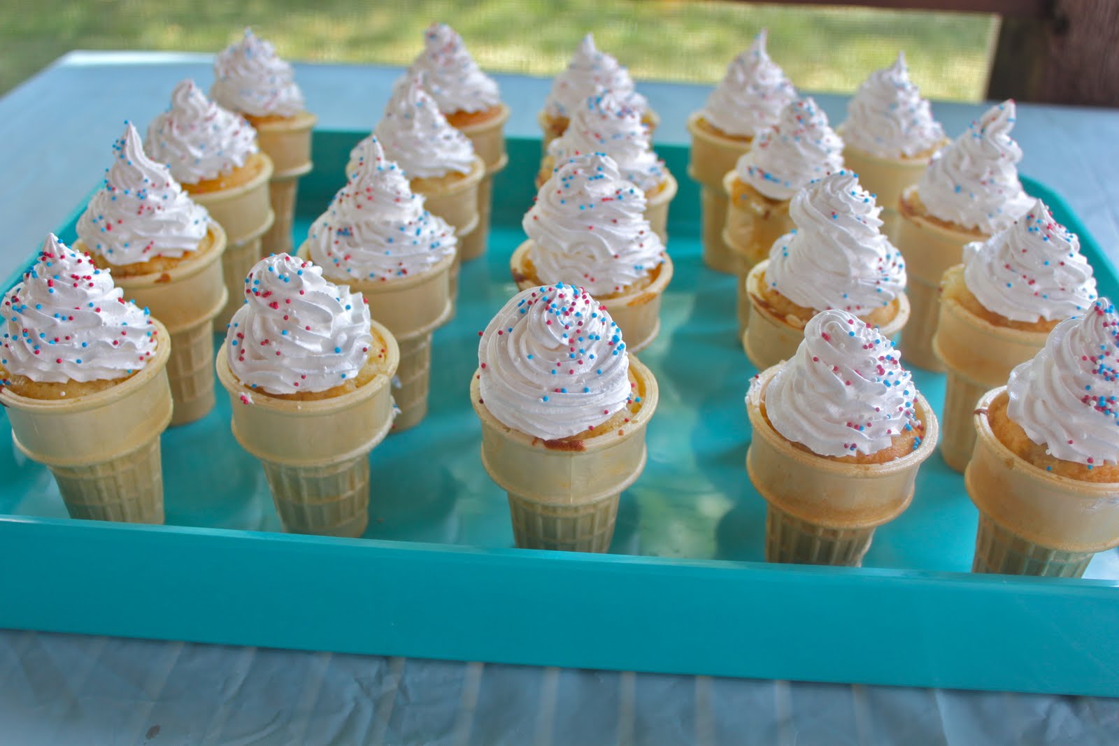 cupcakes in cones