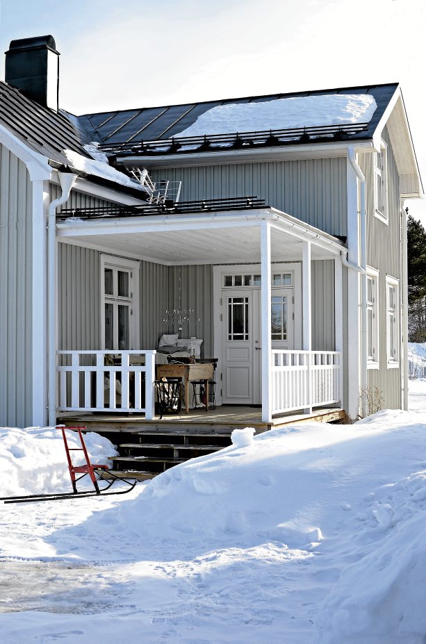 outside-swedish-home