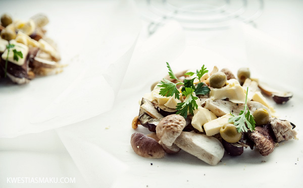 spring packages with mushrooms, cuscus and olives