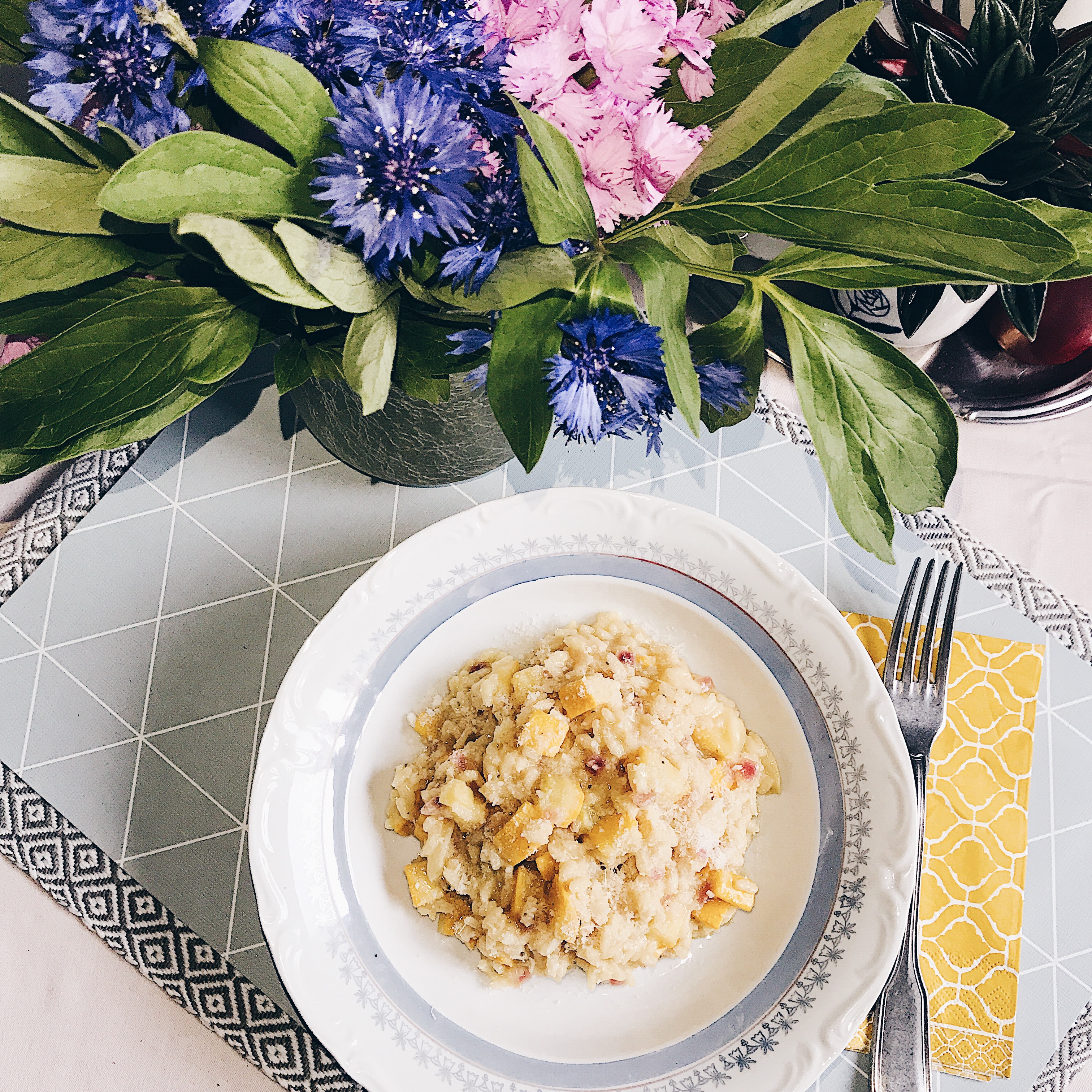@projectfairytale: Sunny lemony risotto with courgettes and lemon