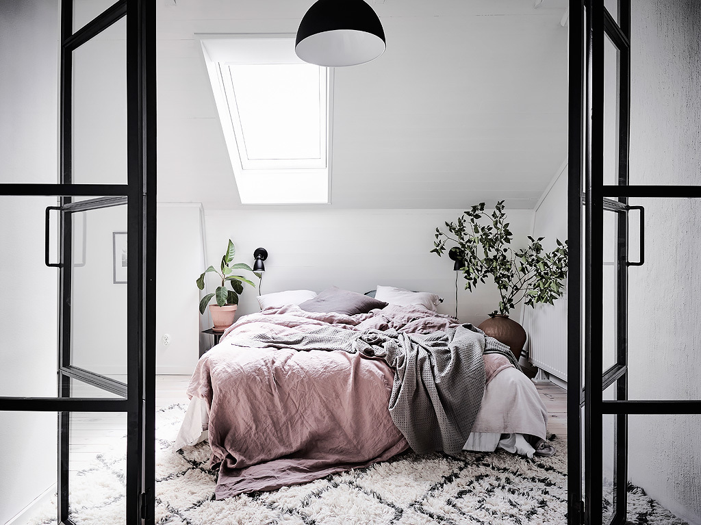 @projectfairytale: Light Apartment with a Dreamy Bedroom