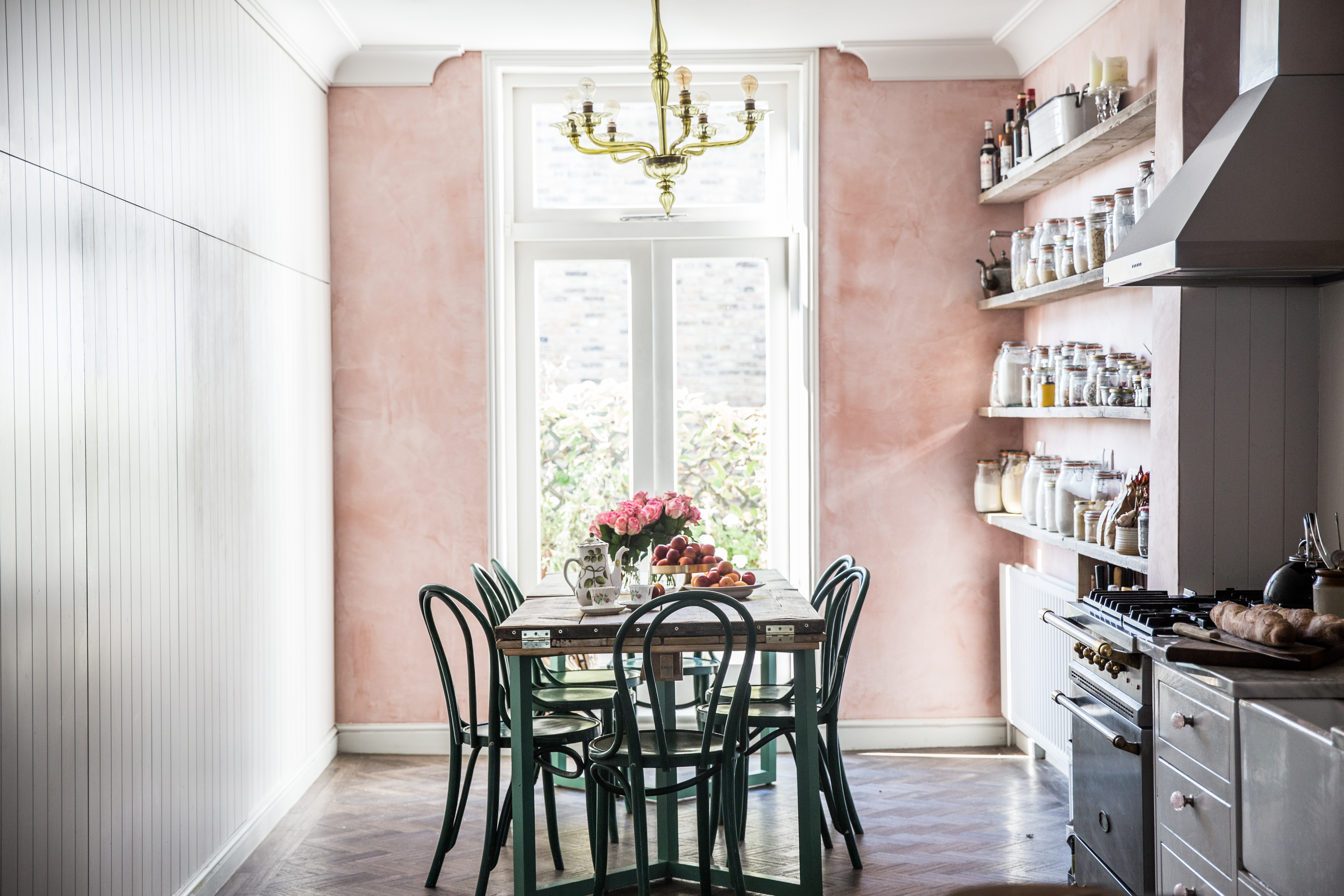 @projectfairytale: Pink and Grey Lovely Victorian Apartment